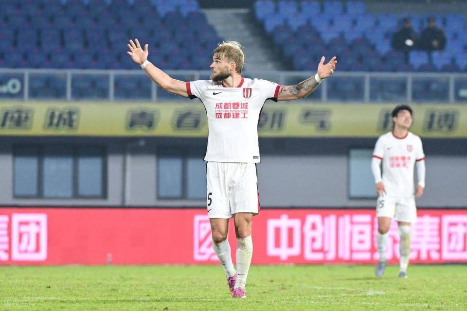 ayx.com -清晨成都蓉城备战德甲，战术微调细节曝光，引发热议，阵容厚度经受考验的简单介绍